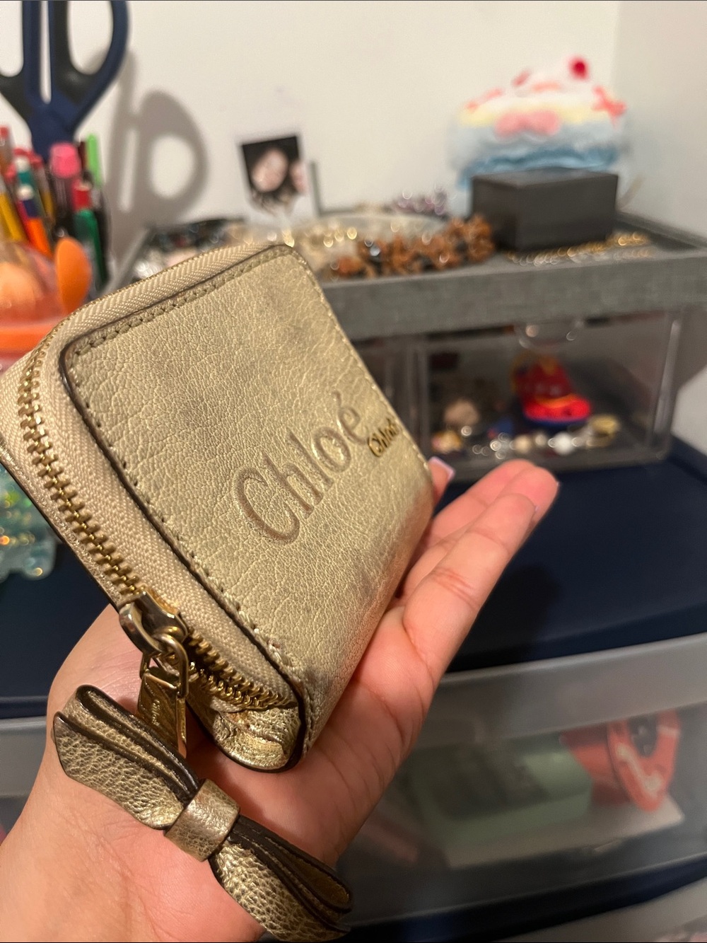 Cholé Small Metallic Gold Leather Zip Wallet - Picture 9 of 13